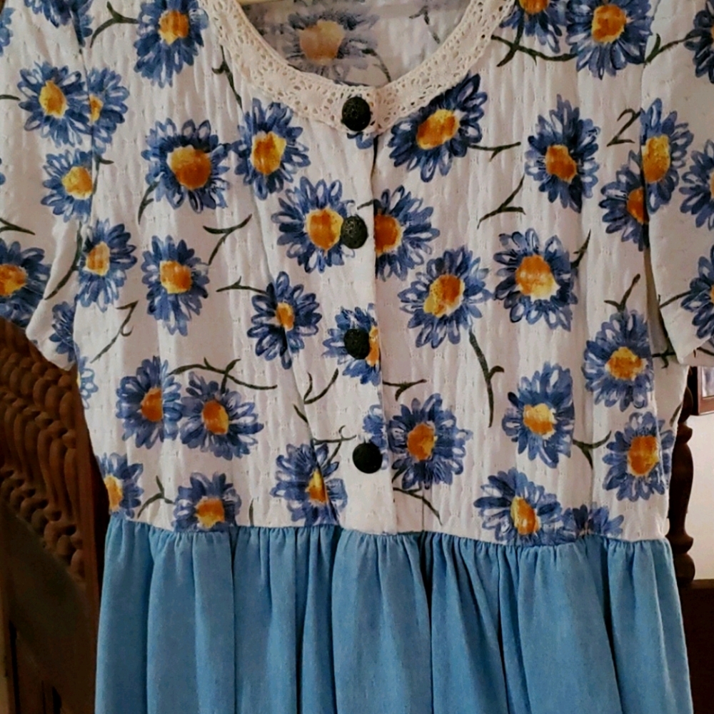 EUC- CUTE SUMMER TIME DRESS WITH Sunflowers
